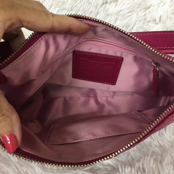 Coach Bag Embossed Leather - Picture 8 of 10